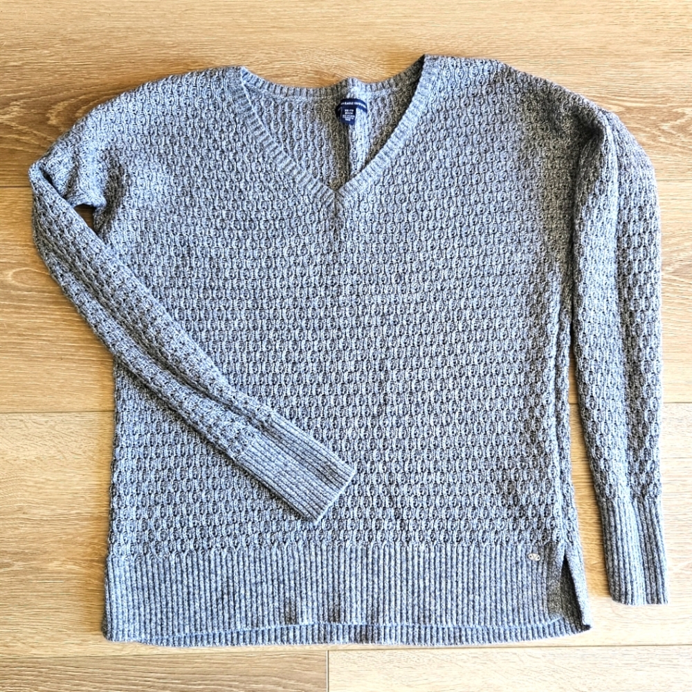 American Eagle Light Gray V-Neck Waffle Knit Long Sleeve Pullover Sweater Top